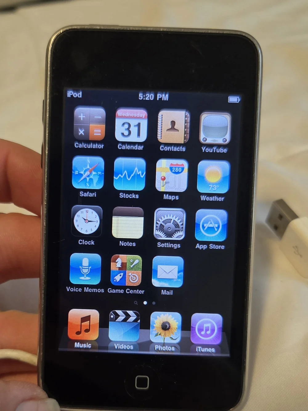 Apple iPod Touch (Black) - Front Display